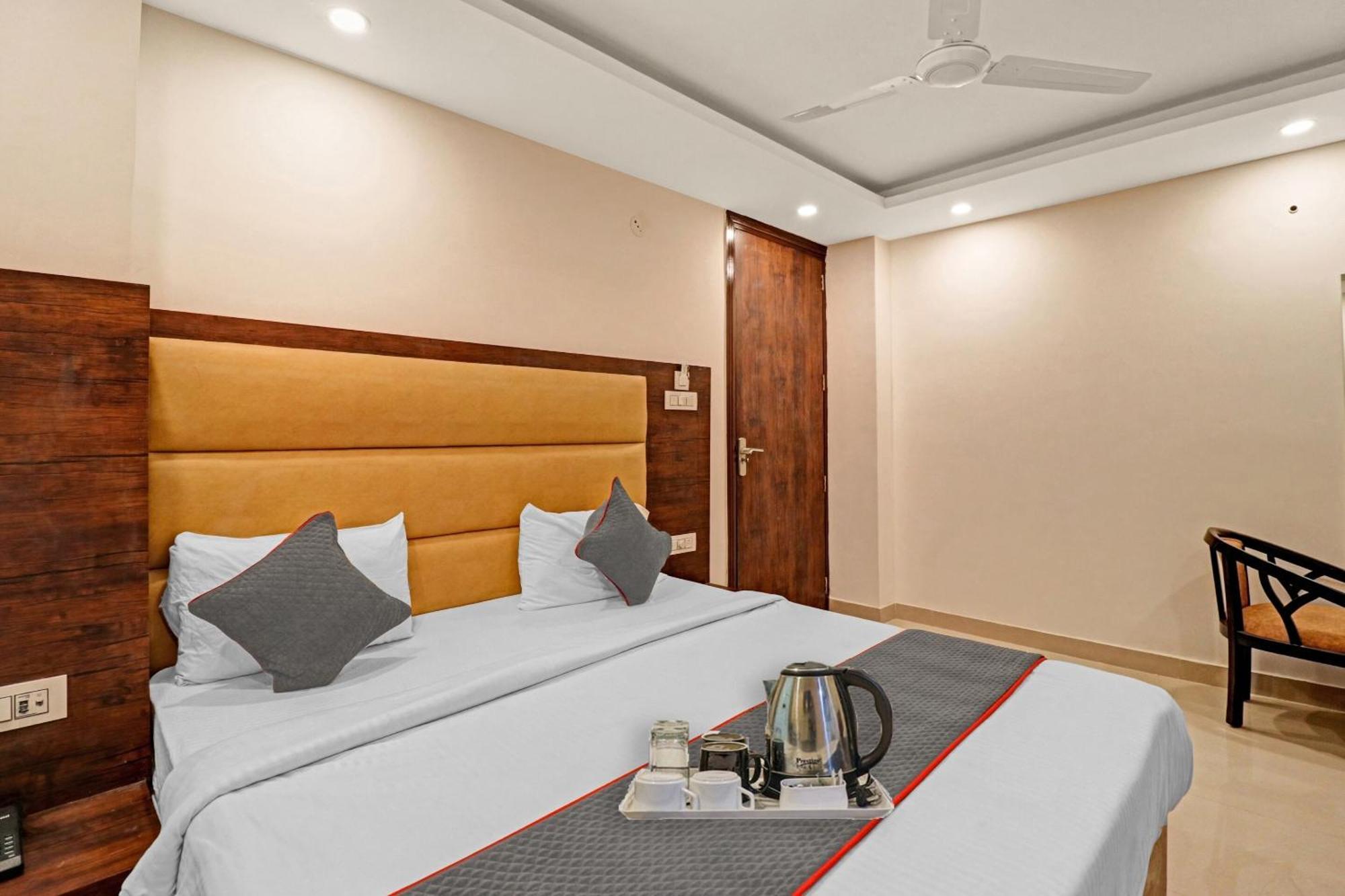 Townhouse Tark Inn New Delhi Ngoại thất bức ảnh