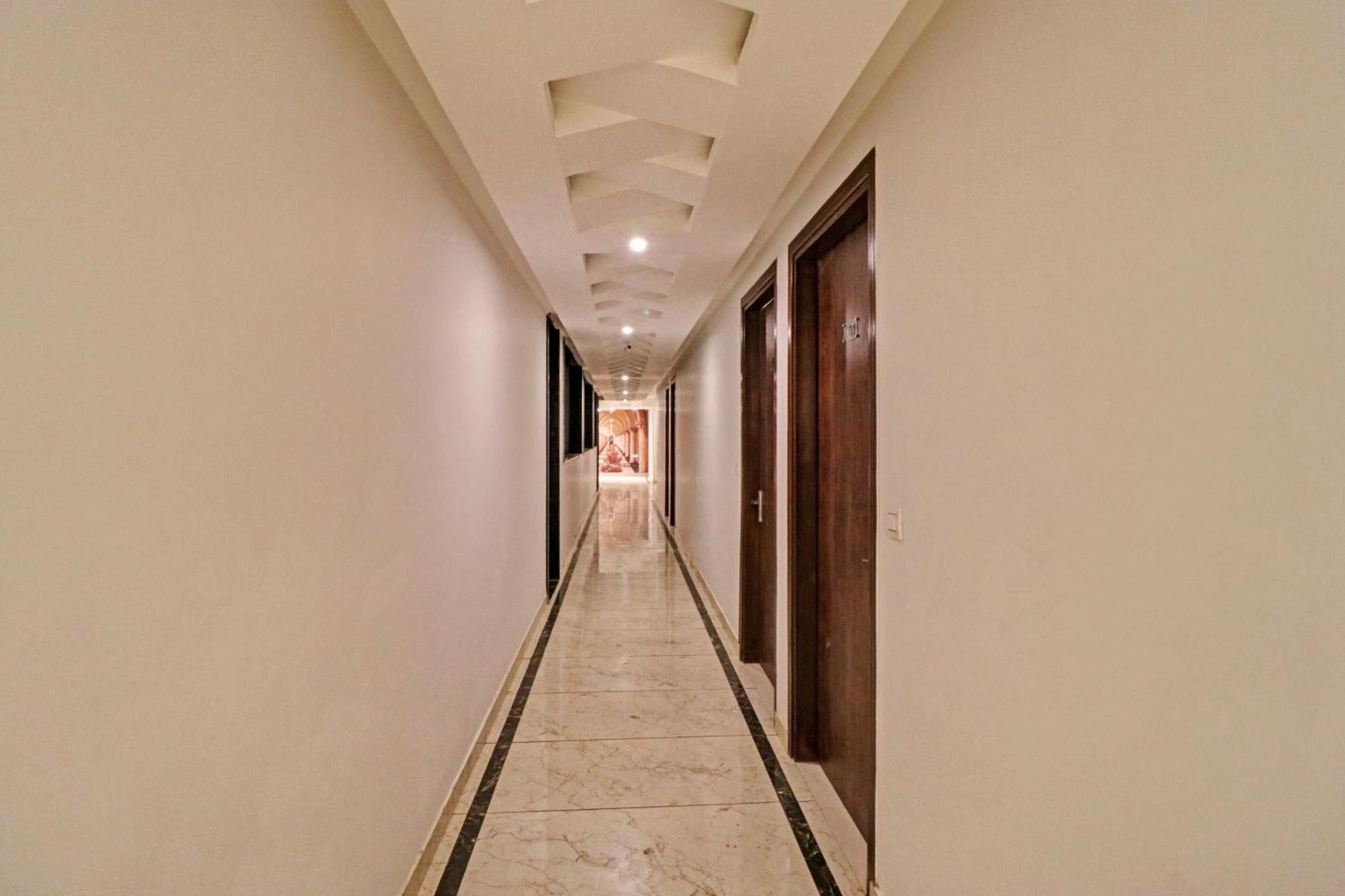 Townhouse Tark Inn New Delhi Ngoại thất bức ảnh
