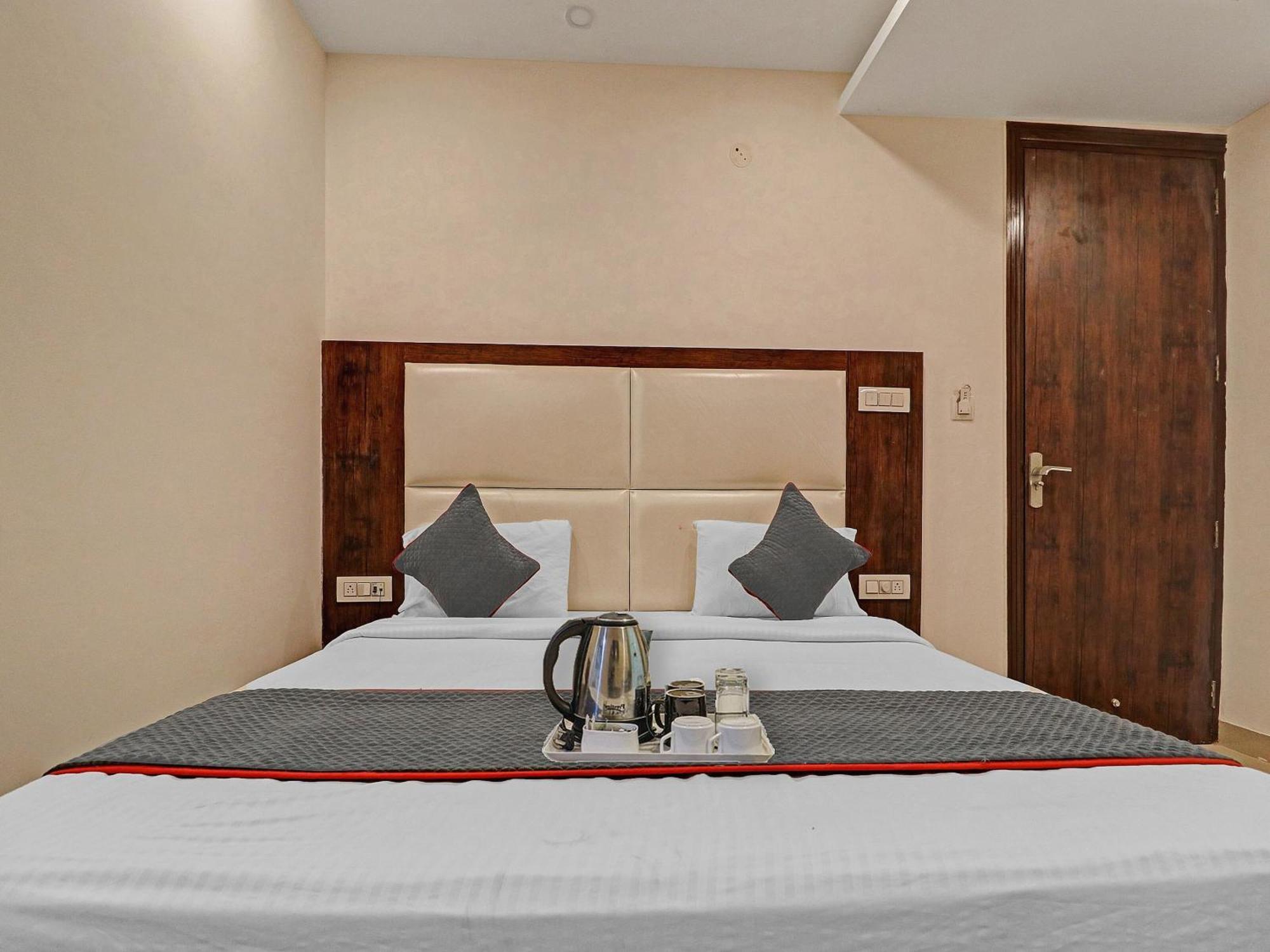 Townhouse Tark Inn New Delhi Ngoại thất bức ảnh