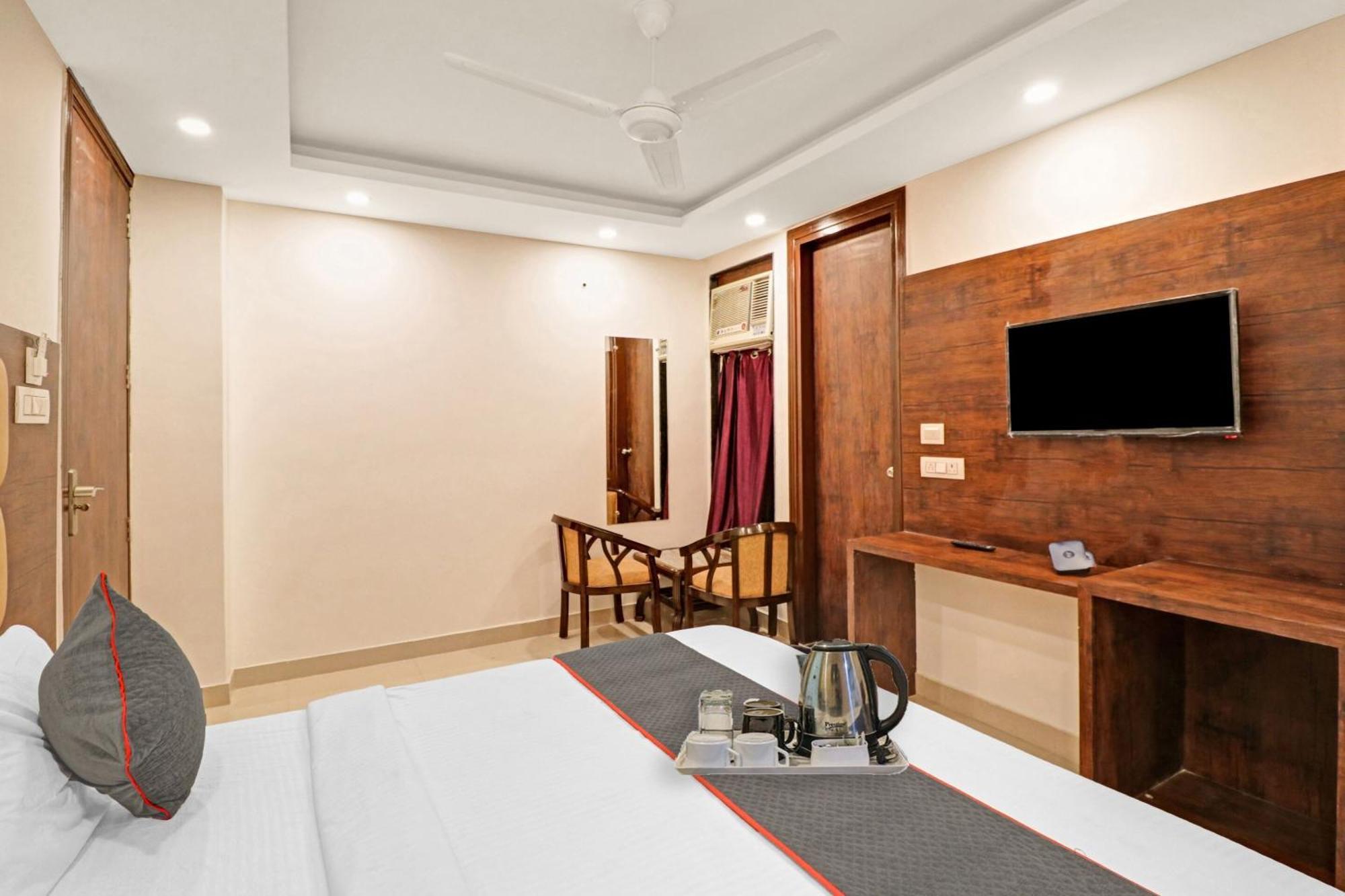 Townhouse Tark Inn New Delhi Ngoại thất bức ảnh