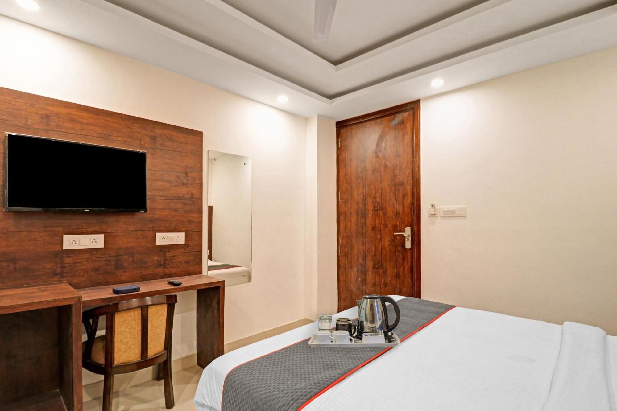 Townhouse Tark Inn New Delhi Ngoại thất bức ảnh