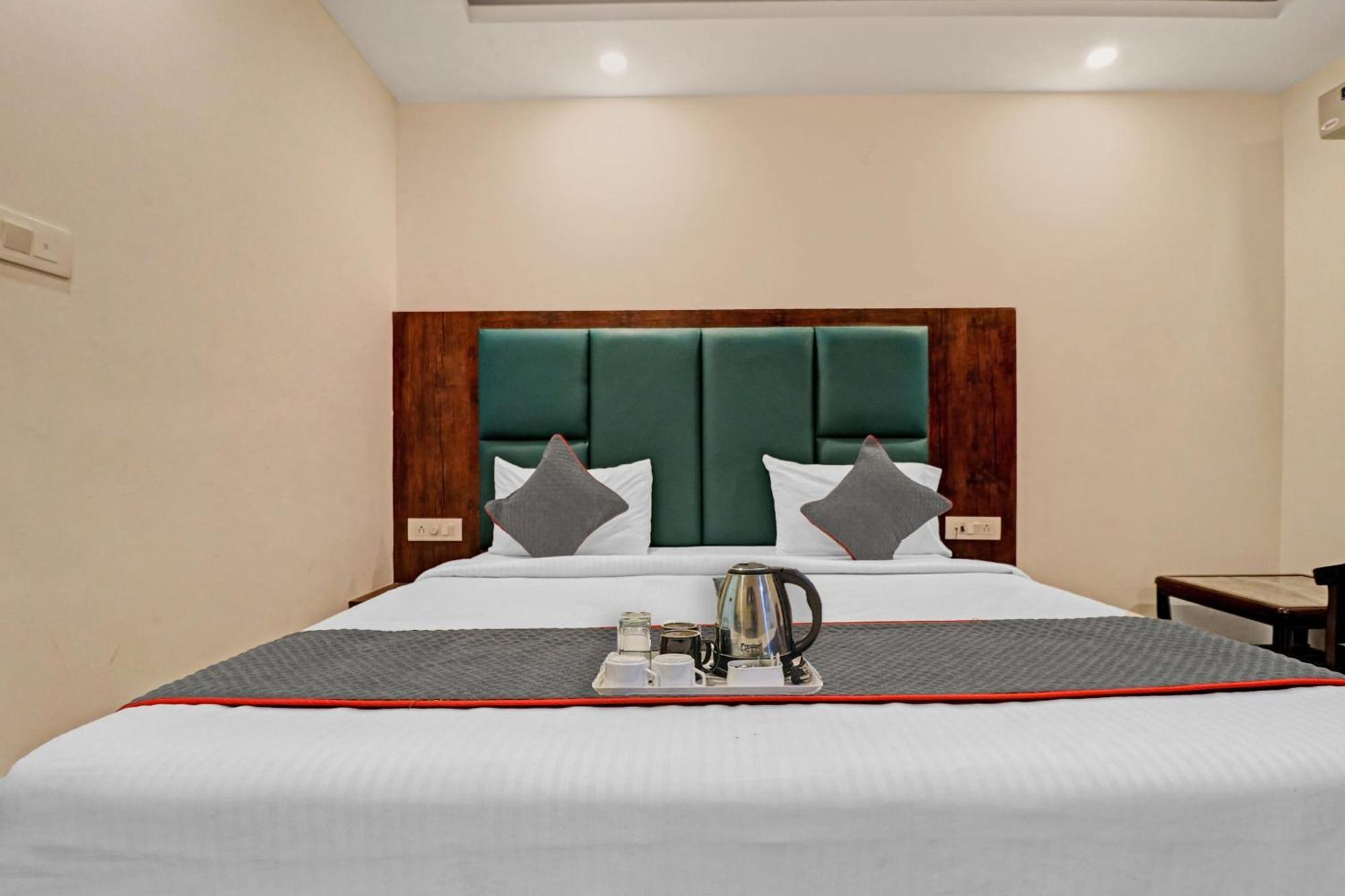 Townhouse Tark Inn New Delhi Ngoại thất bức ảnh