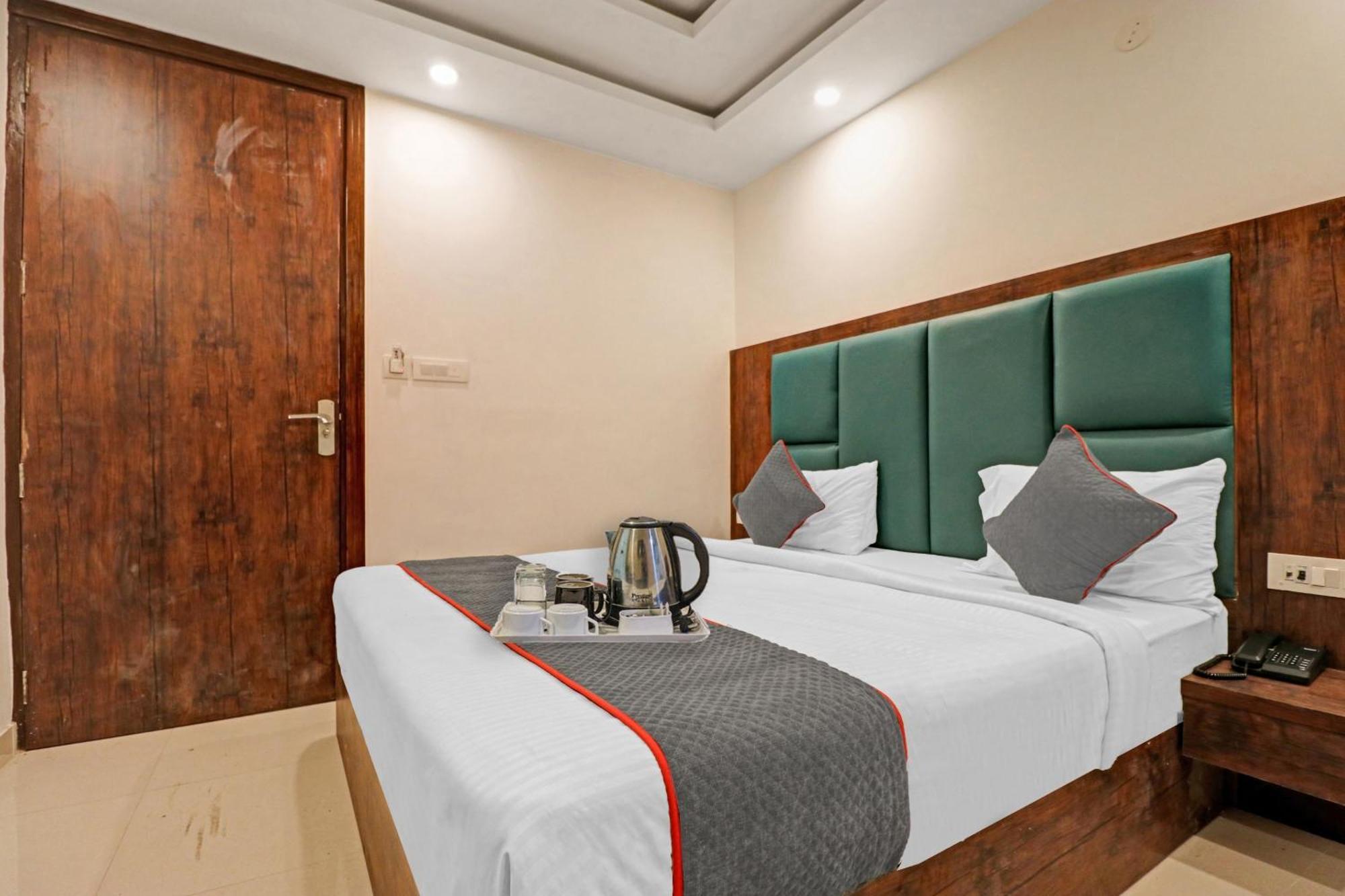 Townhouse Tark Inn New Delhi Ngoại thất bức ảnh